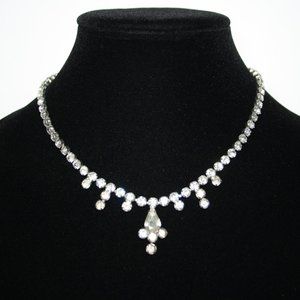 Beautiful vintage rhinestone necklace 16"